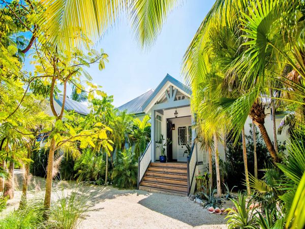 Main House & Separate Guest House Luxury