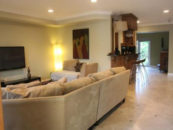 Hollywood Home 959911