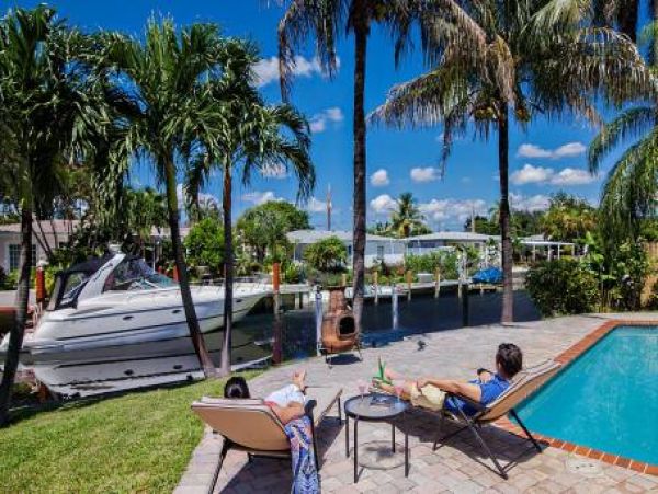 Fort Lauderdale Vacation Pool Home Short Walk to Beach