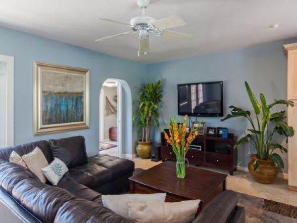 Fort Lauderdale Vacation Pool Home Short Walk to Beach