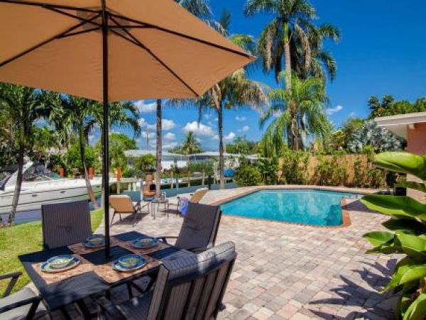 Fort Lauderdale Vacation Pool Home Short Walk to Beach