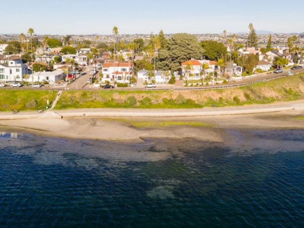 Bay Front Three Bedroom Vacation Home in Mission Beach