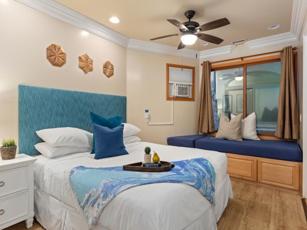 Oceanside Four Bedroom Beachfront Vacation Home Sleeps 10