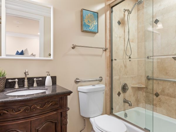 Oceanside Four Bedroom Beachfront Vacation Home Sleeps 10