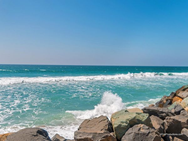 Oceanside Four Bedroom Beachfront Vacation Home Sleeps 10