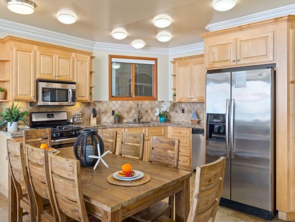 Oceanside Four Bedroom Beachfront Vacation Home Sleeps 10