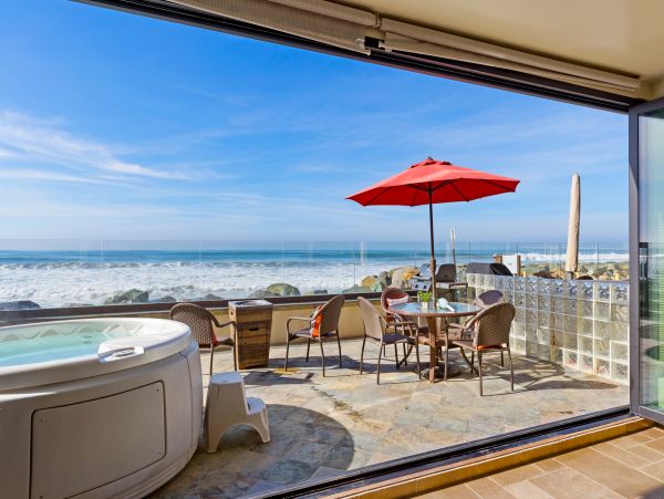 Oceanside Four Bedroom Beachfront Vacation Home Sleeps 10