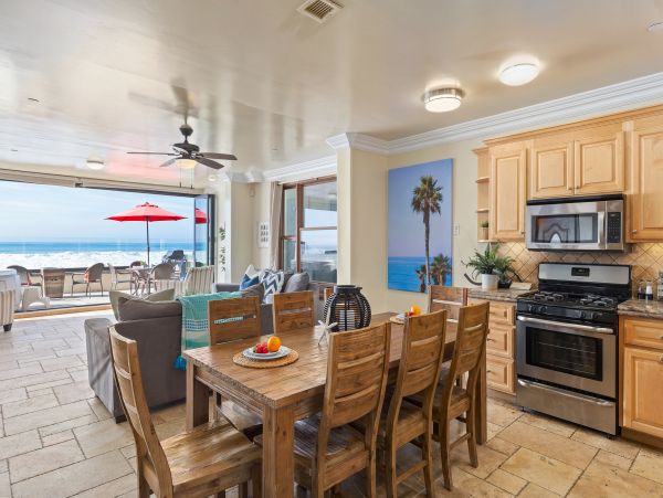 Oceanside Four Bedroom Beachfront Vacation Home Sleeps 10