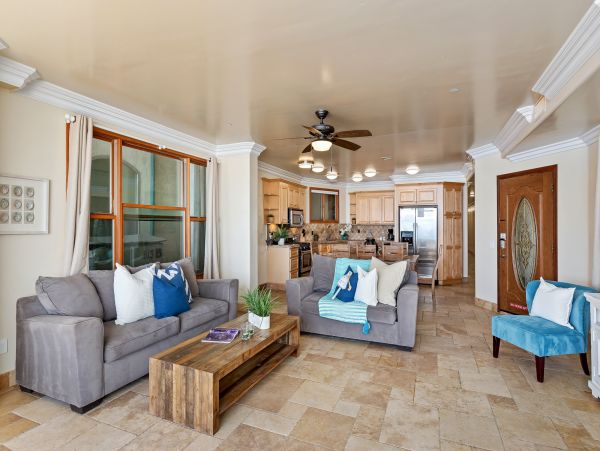 Oceanside Four Bedroom Beachfront Vacation Home Sleeps 10