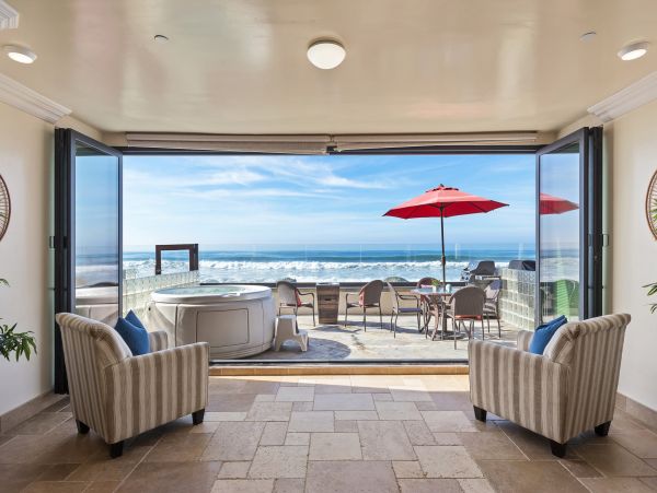 Oceanside Four Bedroom Beachfront Vacation Home Sleeps 10