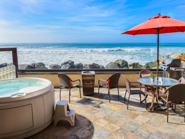 Oceanside Four Bedroom Beachfront Vacation Home Sleeps 10