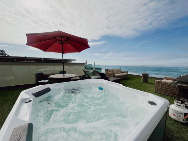 Oceanside Vacation Beach Retreat 14 Guests- VIEWS VIEWS