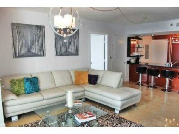 Hollywood Condo 960004