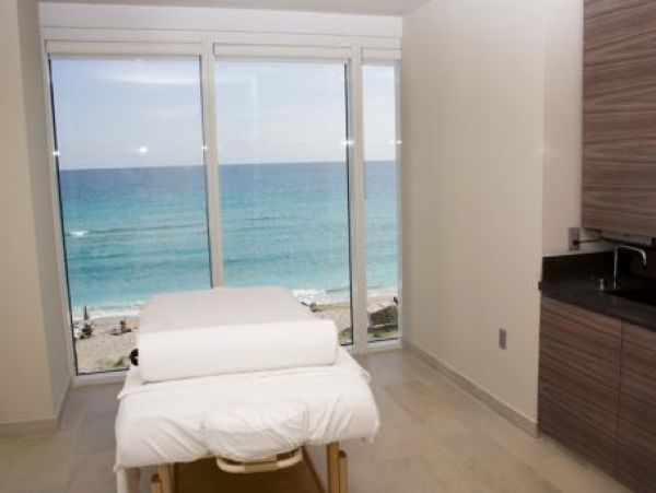 Hollywood Condo 960004