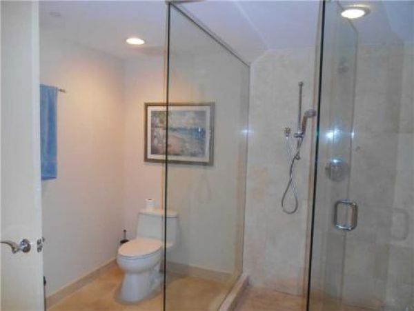 Hollywood Condo 960004
