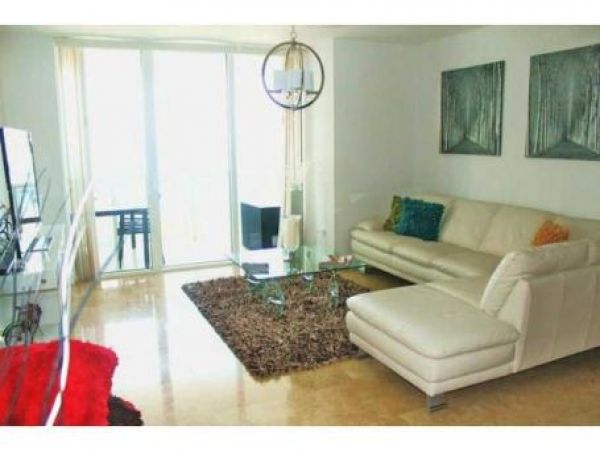 Hollywood Condo 960004