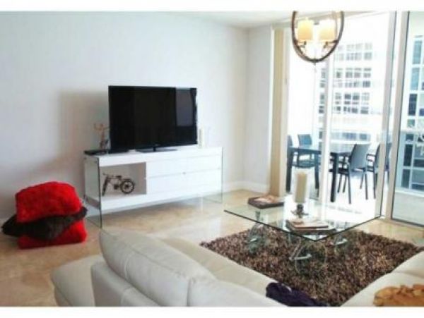 Hollywood Condo 960004
