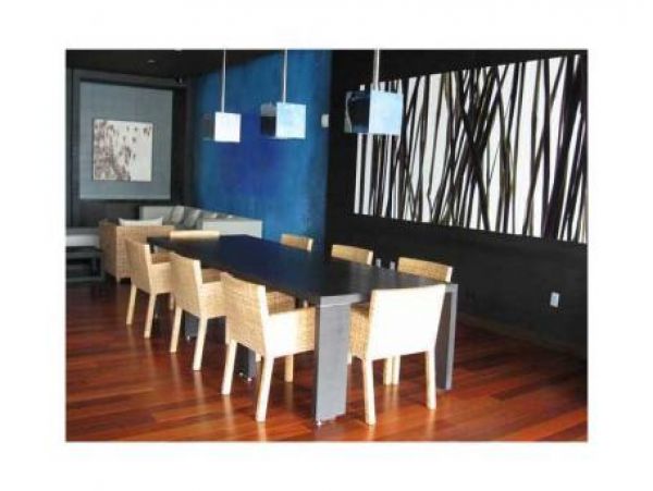 Hollywood Condo 960004