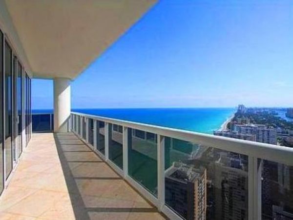 Hollywood Condo 960004
