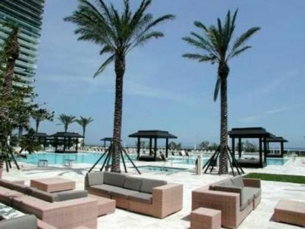Hollywood Condo 960004
