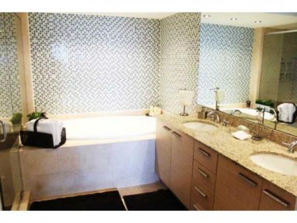 Hollywood Condo 960004