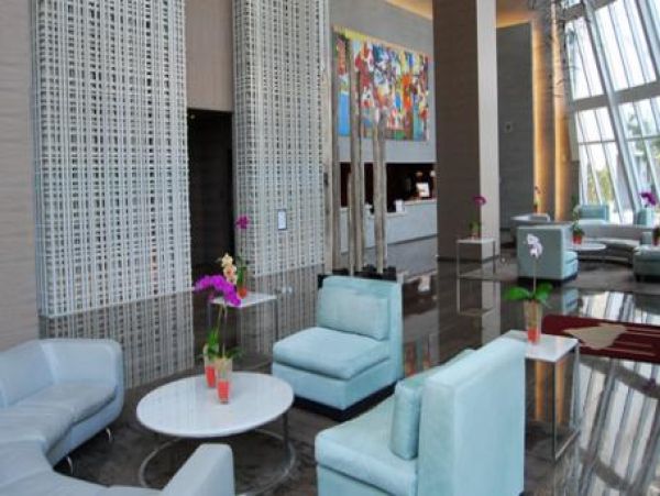 Hollywood Condo 960004