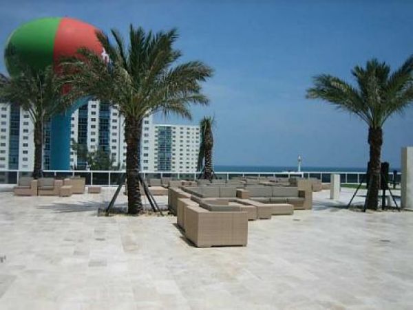 Hollywood Condo 960004