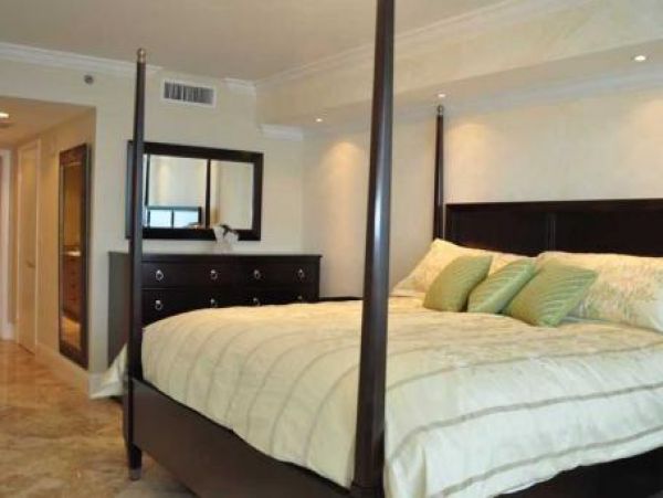 Hollywood Condo 960004
