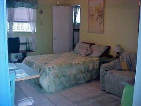 Hollywood Condo 960005