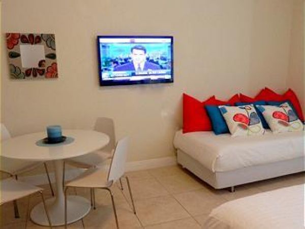Hollywood Home 960028