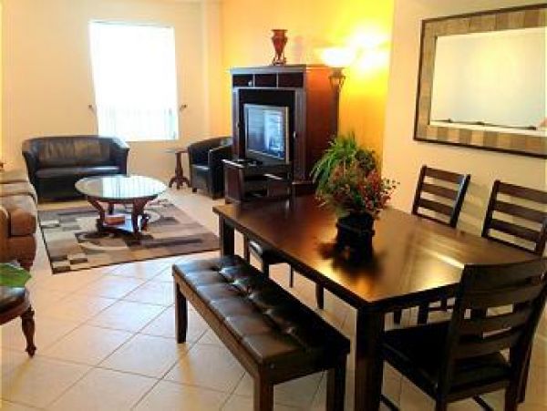Hollywood Condo 960029