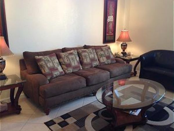 Hollywood Condo 960029