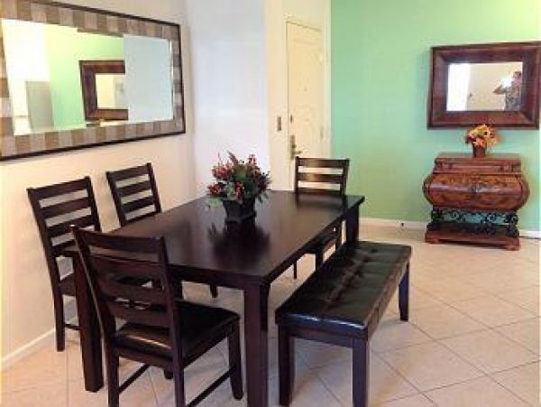 Hollywood Condo 960029