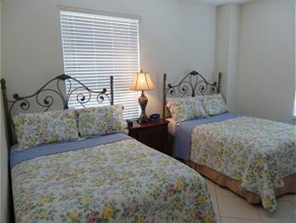 Hollywood Condo 960029