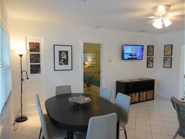 Hollywood Condo 960029