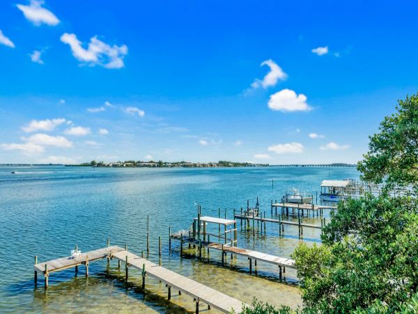 Luxury 5 Bedroom Home with Bay & Gulf Views
