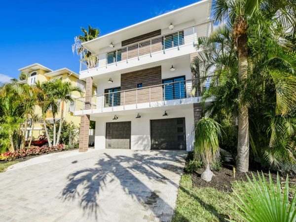 Luxury 5 Bedroom Home with Bay & Gulf Views