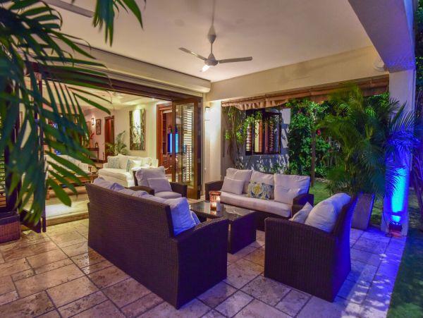 Jamaica Home 960056