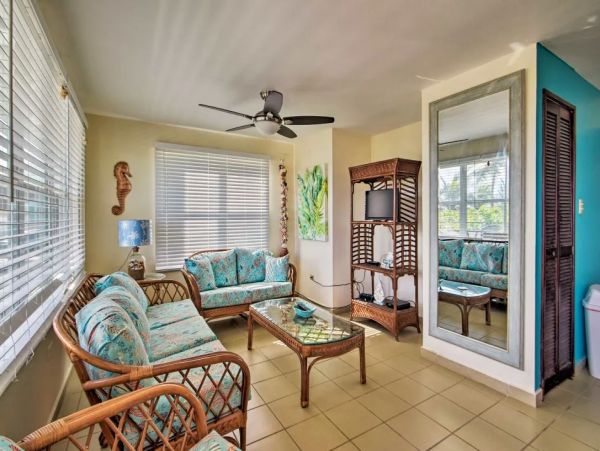 Beautiful End Condo Beachside Communal Pool & Ocean Views