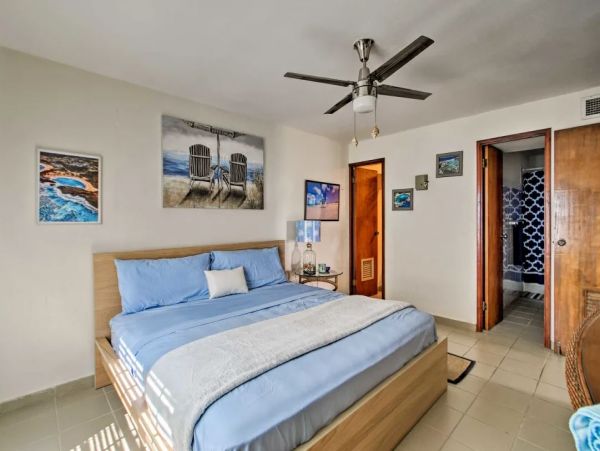 Beautiful End Condo Beachside Communal Pool & Ocean Views
