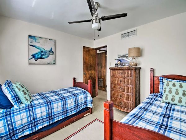 Beautiful End Condo Beachside Communal Pool & Ocean Views