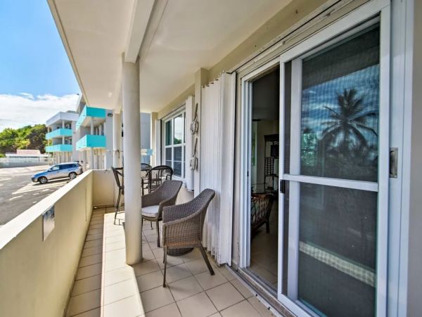 Beautiful End Condo Beachside Communal Pool & Ocean Views