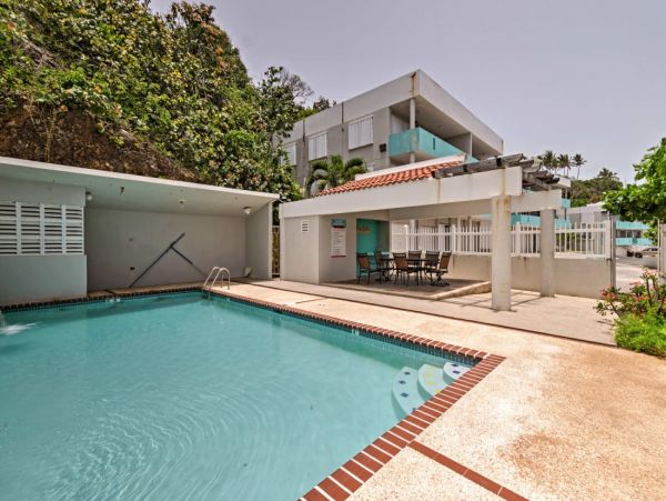 Beautiful End Condo Beachside Communal Pool & Ocean Views