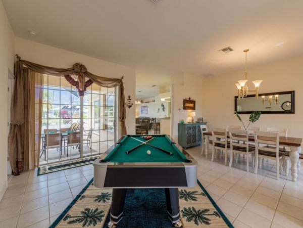 Cape Coral Water Front Vacation Home with Caged Pool & Spa