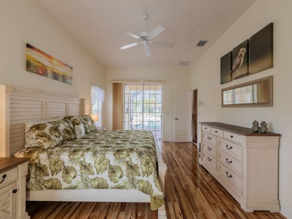 Cape Coral Water Front Vacation Home with Caged Pool & Spa