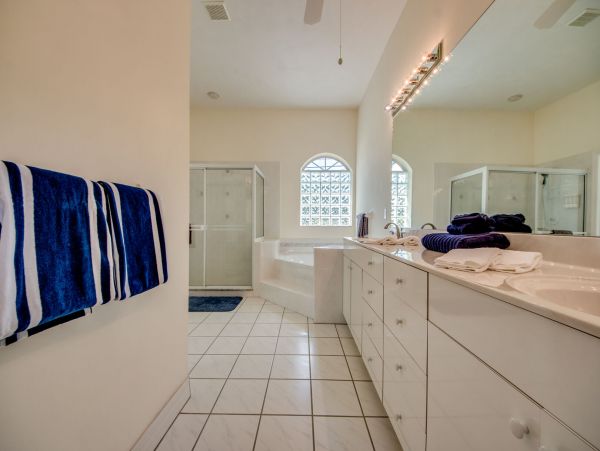Cape Coral Water Front Vacation Home with Caged Pool & Spa