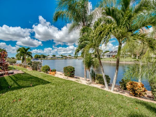 Cape Coral Water Front Vacation Home with Caged Pool & Spa
