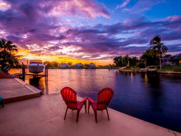 Cape Coral Water Front Vacation Home with Caged Pool & Spa