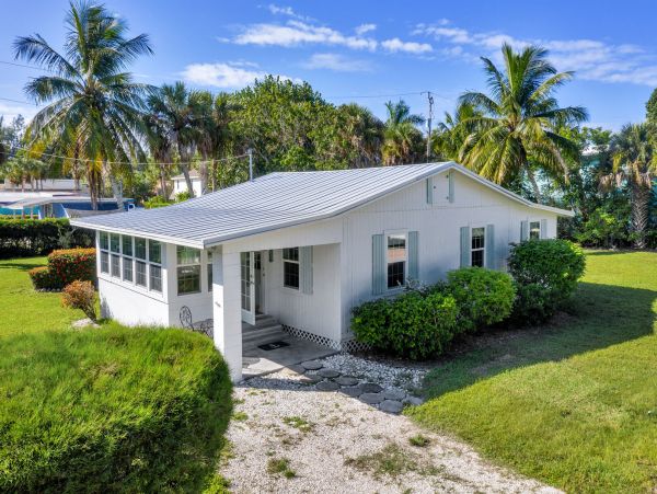 Two Bedroom Sanibel Vacation Home Sleeps 6 Guests