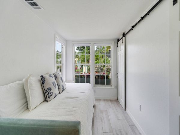 Captiva Vacation Home Sleeps 8 Guests Separate Suite